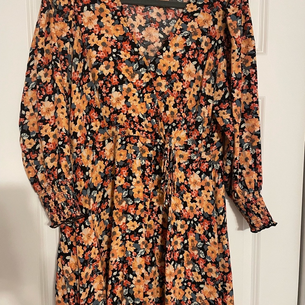 Short Flower Dress with sleeves